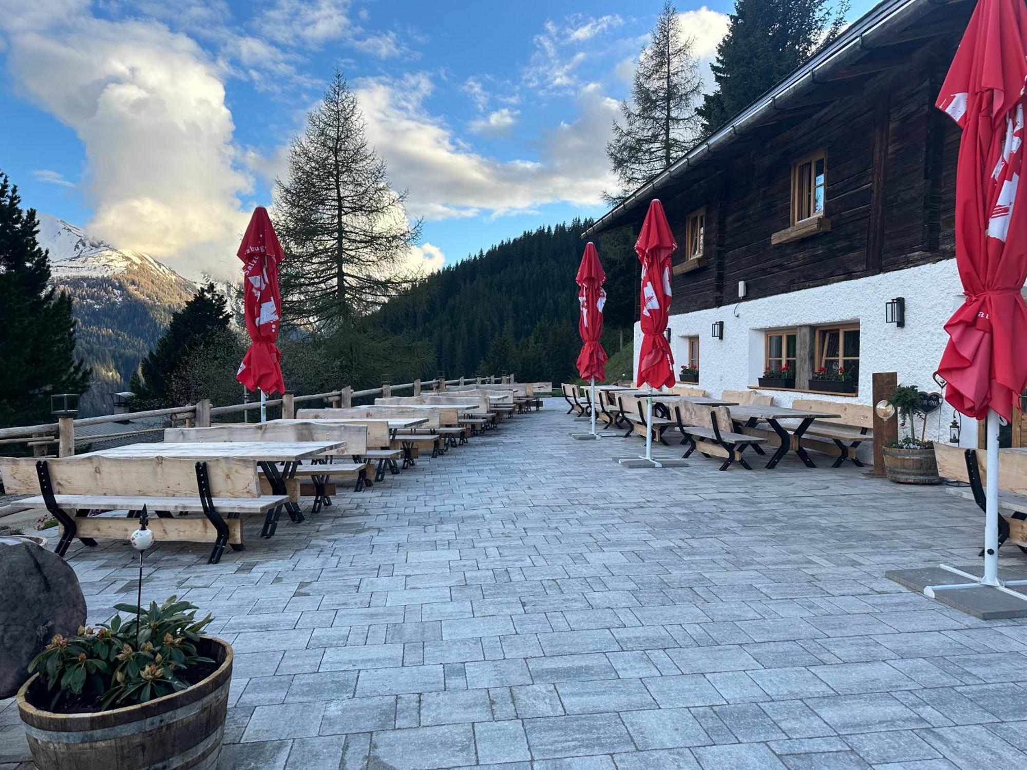 Peer Alm Hotel Navis Exterior photo